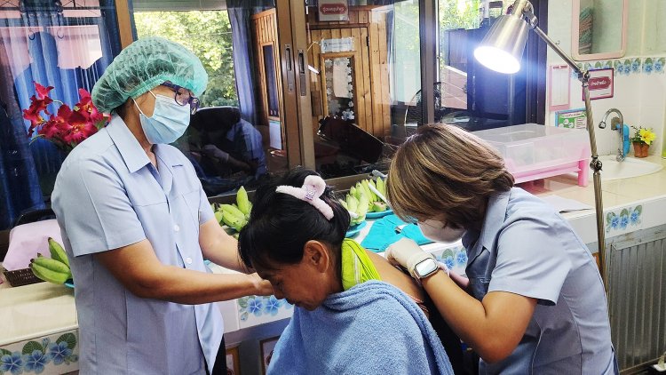 มหัศจรรย์แพทย์แผนไทย“บ่งต้อด้วยหนามหวาย”ที่ รพ.สต.ท่าบัว โพทะเล เมืองชาละวัน