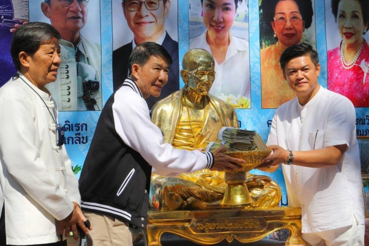 "พ่อเลี้ยงหล้า" CEO แม่สอดฟรีโซน ร่วม “โหร คมช.” ทำบุญวันกองทัพไทย ที่ข่วงพระเจ้าล้านนาครั้งแรก