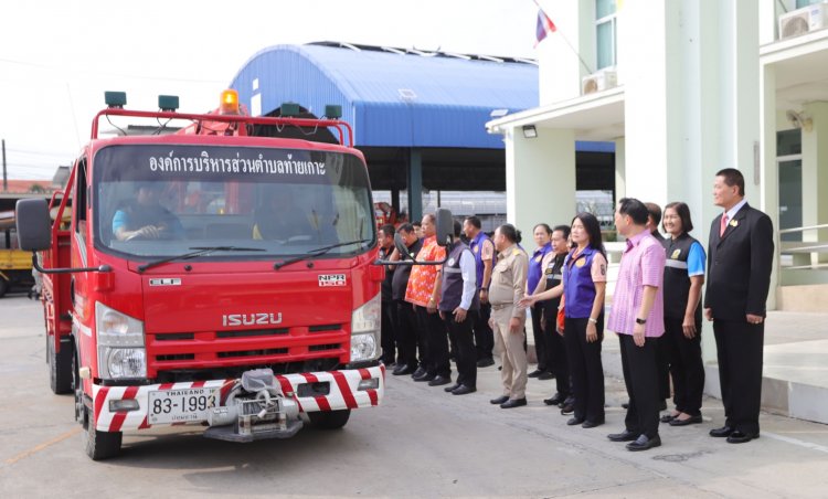 ผู้ว่าฯปทุมธานีลุยเร่งแก้ไขปัญหาไฟถนนทางชำรุด