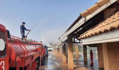 พ่อเมืองอำนาจเจริญบูรณาทุกภาคส่วนฉีดลดฝุ่น PM 2.5