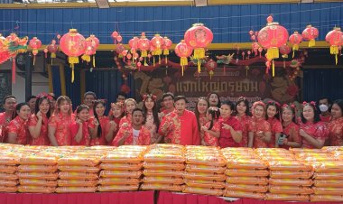 เต็นท์รถปราจีนฯใจบุญแจกข้าวสาร1,200ถุงพร้อมอั่งเปารับตรุษจีน