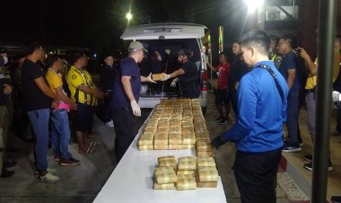 ไล่ล่าระทึก!สกัดจับ 4 ผู้ต้องหากลางแยกไฟแดงด่านช้าง ขนยาบ้า 1 ล้านเม็ด