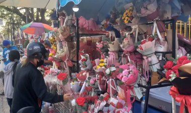 แม่สอดเงินสะพัดนับล้านกุหลาบแดงขายดีรับวาเลนไทน์