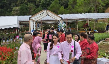 เบตงรักที่สุด ใต้สุดสยาม 24 คู่รักจูงมือจดทะเบียนสมรสวันวาเลนไทน์สุดชื่นมื่น