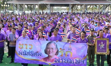 พสกนิกรจังหวัดชลบุรีกว่า2000คน พร้อมใจใส่เสื้อม่วงรวมพลังแสดงความจงรักภักดีต่อ “กรมสมเด็จพระเทพ”
