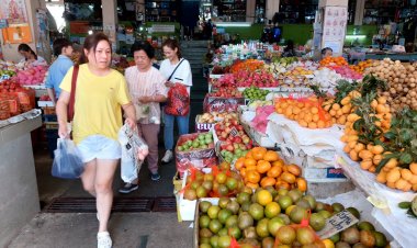 นักท่องเที่ยวมาเลย์แห่เข้าเบตงเที่ยวช่วงปิดเทอมพาบุตรหลานช้อปชิมอาหาร