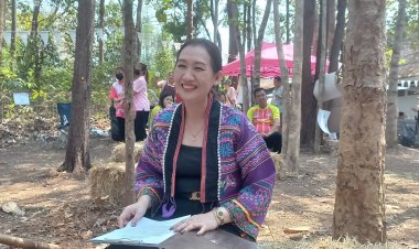 "ผอ.บัว"เปิดตลาดนัดแหล่งจำหน่ายสินค้าเกษตรกระตุ้นเศรษฐกิจชุมชนแม่สอด