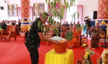 แม่ทัพภาคที่ 4 ประธานพิธีทอดผ้าป่าวัดราษฎร์สโมสร อ.รือเสาะ