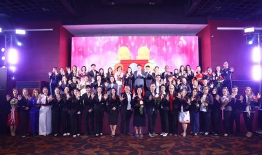 ไอยราแพลนเน็ต จัดงานประดับเข็มคุณวุฒิ Grand Award  BKK  มีนักธุรกิจไอยราและผู้สนใจเข้าร่วมงานกว่า 400 คน