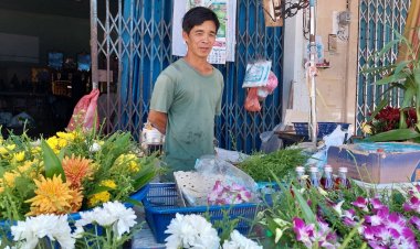 วันมาฆบูชาปีนี้แม่ค้ายะลาเผยดอกไม้ขึ้นราคาโชคดีได้ดอกไม้ในโครงการพระราชดำริมาพยุง