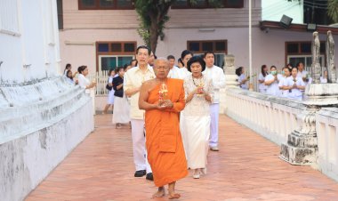 ชาวลพบุรีแห่ทำบุญ-เวียนเทียนเพื่อความเป็นสิริมงคลเนื่องใน“วันมาฆบูชา”