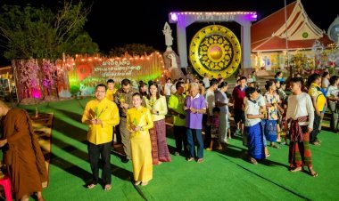 ชาวโพธิ์ศรีสุวรรณพร้อมใจเวียนเทียนรอบเกาะนอกบาดาล