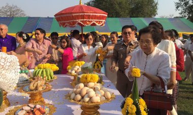 แสงสีเสียงสุดอลังการสืบสานงานประเพณี"กินเข่าค่ำ ปราสาทเมืองแขก ของดีเมืองสูงเนิน"