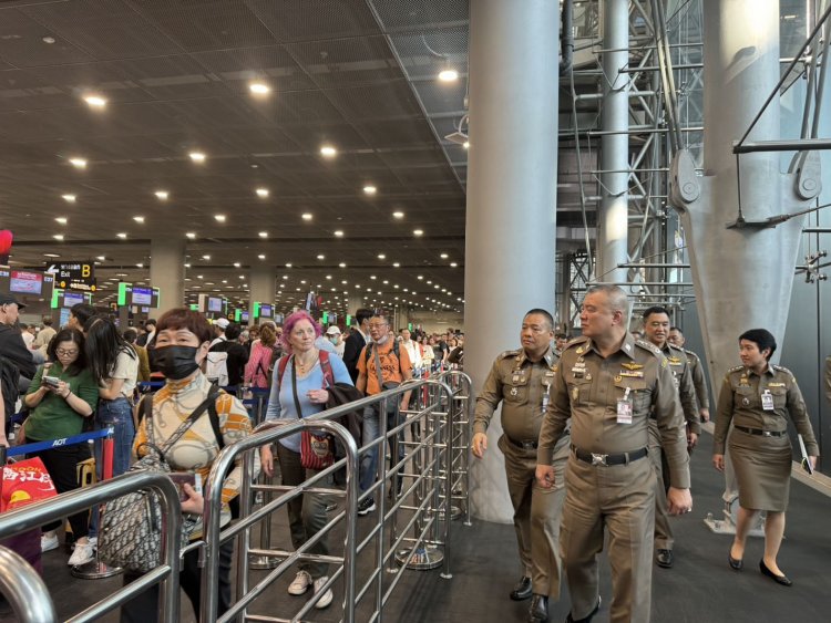 สตม.เตรียมพร้อมรับมือนักท่องเที่ยวช่วงตรุษจีน ยันระบบไม่ล่มซ้ำ