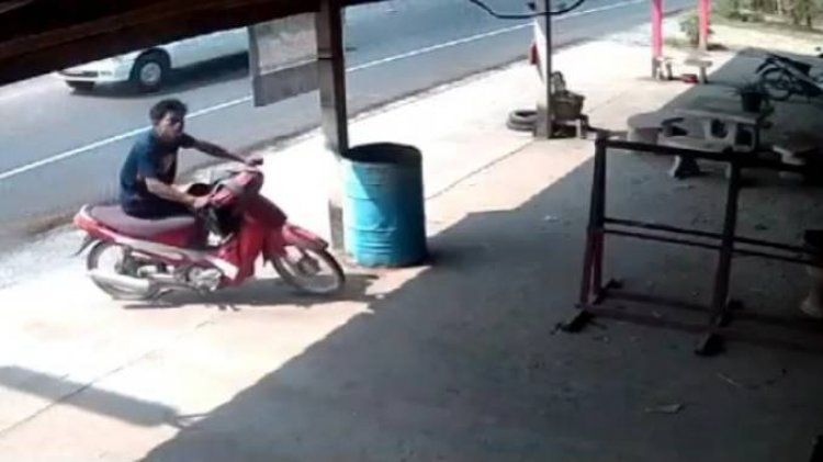เปิดคลิปโจรแสบย่องฉกสว่านไฟฟ้าลืมไว้หน้าร้านหน้าตาเฉย