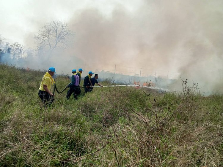 คนปราจีนฯสำลักควันเผานาข้าว-ไฟไหม้บ่อขยะหวั่นฝุ่น PM 2.5 พุ่ง