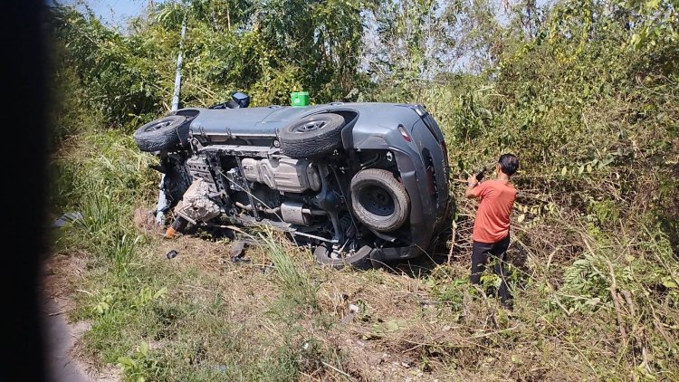 เก๋งหักหลบรถตู้พุ่งชนจยย.ดับสลดคาสามแยก 1 ศพ