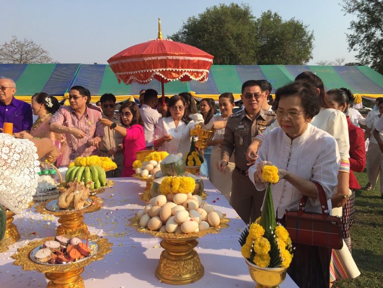 แสงสีเสียงสุดอลังการสืบสานงานประเพณี"กินเข่าค่ำ ปราสาทเมืองแขก ของดีเมืองสูงเนิน"