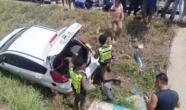 ไล่ล่าระทึก!หนุ่มขับเก๋งขนยาบ้าล้านเม็ดแหกด่านตำรวจพลิกคว่ำ