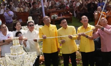 คลื่นศรัทธาเนืองแน่นนับพันร่วมแห่"หลวงพ่อทอง"ประดิษฐาน ณ วิหารวัดบ้านด่าน