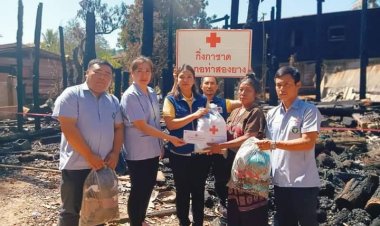 ทุกภาคส่วนท่าสองยางเร่งยื่นมือช่วยเหยื่อไฟไหม้บ้านวอดทั้งหลัง