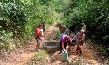 คนนราฯรวมพลังสร้างถนนให้ชาวบ้านสัญจรกรีดยางหินลานงามตาชี