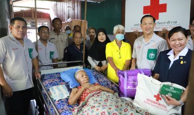 พ่อเมืองนราฯนำคณะลงพื้นที่เยี่ยมผู้พิการ ป่วยติดเตียง ผู้ด้อยโอกาศที่ตากใบ