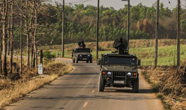 "ผู้การติ๊บ" ผบ.ฉก.ราชมนูระดมพลออกตระเวนตามแนวชายแดนป้องอธิปไตยรับมือเมียนมาสู้รบเดือด