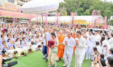 พุทธบริษัทอำนาจเจริญแห่ร่วมอัญเชิญพระบรมสารีริกธาตุประดิษฐานที่อุบลราชธานี