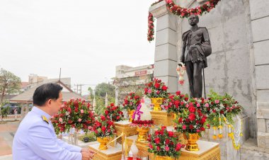 พ่อเมืองปทุมฯ บวงสรวงสักการะบรมราชานุสาวรีย์พระพุทธเจ้าหลวง ครบรอบ 122 ปี สถาปนาเมืองธัญญบูรี
