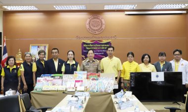 ปทุมธานีมอบอุปกรณ์และสื่อการเรียนการสอนนักเรียนชั้นประถมศึกษา 14 โรงเรียน