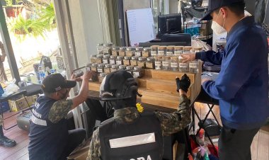 นายอำเภอสันกำแพงสนธิกำลังบุกจับร้านผลิตและจำหน่ายน้ำกระท่อม กัญชา