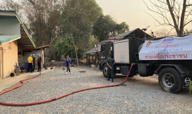 ทหารพร้อม "ช่วยภัยแล้ง"  บรรทุกน้ำสะอาดให้หมู่บ้านไม่มีน้ำประปา