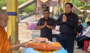 "นายกเคี้ยง" ประธานทอดผ้าไตรเอก งานฌาปนกิจ ศพ "แม่หลวงคำ"