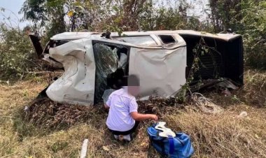 หนุ่มใหญ่ซิ่งกระบะหลุดโค้งพุ่งชนจยย. ดับสยองคาที่ 2 ศพ