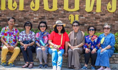 ตามรอยเส้นทางบุญ…กราบหลวงปู่ทวดองค์ใหญ่ …ร่วมอนุโมทนาอุปสมบทหมู่ ณ วัดญาณเสน ...ช้อปปิ้งสินค้าชุมชนที่ ตลาดนัดครูจันทร์เพ็ญ