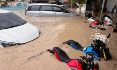 ฝนกระหน่ำศรีราชา 2 ชั่วโมง น้ำท่วมรถเกือบมิดคัน