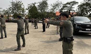 ตำรวจชัยภูมิฝึกซ้อมท่าทางการใช้อาวุธตามหลักยุทธวิธีและความปลอดภัย