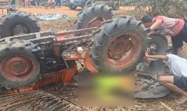 สลด!หนุ่มใหญ่ขับรถไถตกข้างทางพลิกคว่ำทับร่างเสียชีวิต