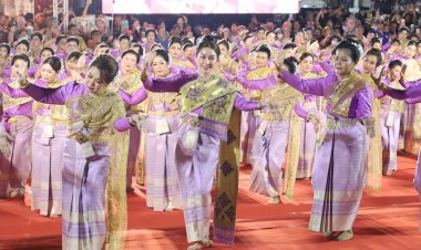 นางรำกว่า 7,100 คนรำบวงสรวงย่าโม "ฉลองวันแห่งชัยชนะของท้าวสุรนารี"