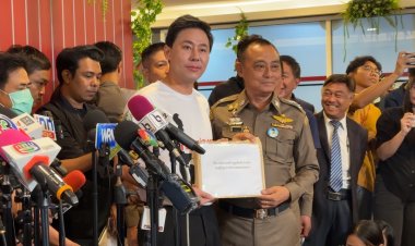 “ทนายตั้ม” มอบหลักฐานให้ “บิ๊กเต่า” สอบเส้นทางการเงินโยงส่วยบิ๊กตำรวจ