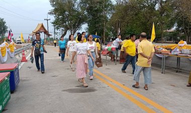 ไม่ต้องพายเรือแล้ว!ชาวบ้านนาดีดีใจได้สะพานข้ามคลอง หลัง อบจ.ปราจีนฯเทงบกว่า 20 ล.เนรมิตรขึ้นมา