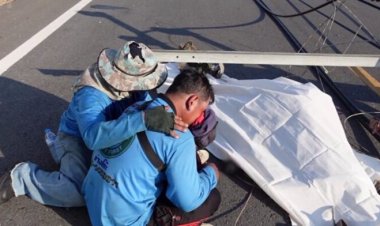 สุดสลด! น็อตตอม่อขาดสายไฟดึงเสาล้ม 9 ต้น ทับดับ 2 ศพ