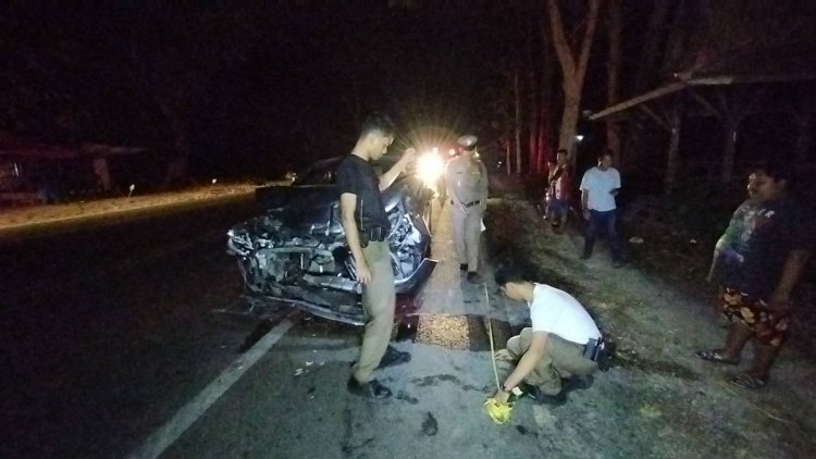 ระทึก!เก๋งพุ่งชนท้ายสิบล้อไม่เปิดสัญญาณไฟทายซิ่งหนี