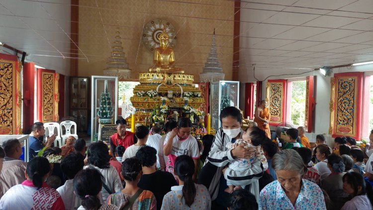 คลื่นมหาชนแห่ร่วมงานเพณีบุญเดือนสี่วัดพระศรีเจริญอำนาจเจริญ