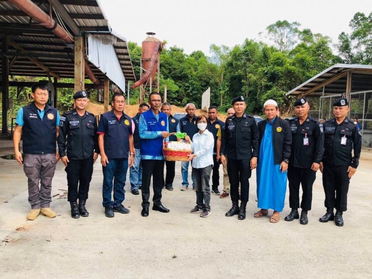 ผู้ว่าฯ นราธิวาส ลงพื้นที่ช่วยเหลือเหยื่อถูกคนร้ายวางเพลิงหลายจุดธุรกิจเสียหายยับ