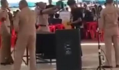 สีสันเกณฑ์ทหารปราจีนบุรี หนุ่มจับสลากได้ใบดำวิ่งแก้บนกลับบ้าน 30 กม.