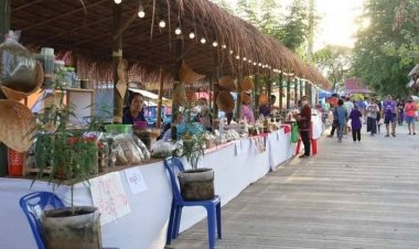 ชวนเที่ยวตลาดวัฒนธรรมวัดเกาะ ชิมขนมโบราณ อาหารพื้นบ้านเมืองสองแคว