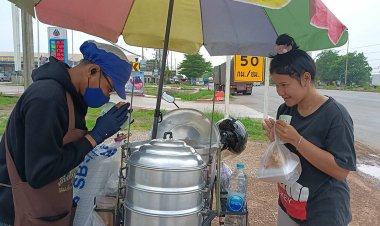 หนุ่มปราจีนบุรีดัดแปลงมอเตอร์ไซค์พ่วง ขายขนมจีบ-ก๋วยเตี๋ยวหลอด รายได้ดีหน้าแล้ง