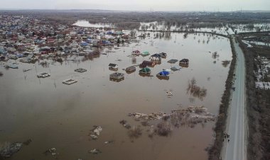 รัสเซียอพยพประชาชนเรือนหมื่นหนีน้ำท่วมจากเขื่อนแตก